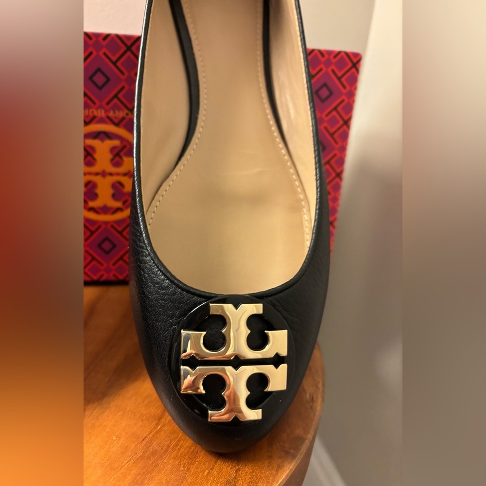 TORY BURCH Sz 10.5 Black / Gold Claire Ballet Flat EUC - Picture 5 of 12